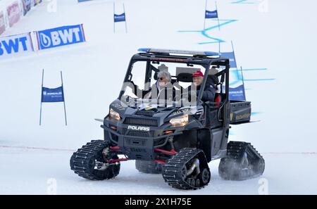 Niki Lauda, ancien pilote autrichien de formule 1, assiste au 'Kitz Charity Trophy 2017' lors de la Coupe du monde de ski alpin FIS au Hahnenkamm à Kitzbuehel, Autriche, le 21 janvier 2017. - 20170121 PD4756 - Rechteinfo : droits gérés (RM) Banque D'Images