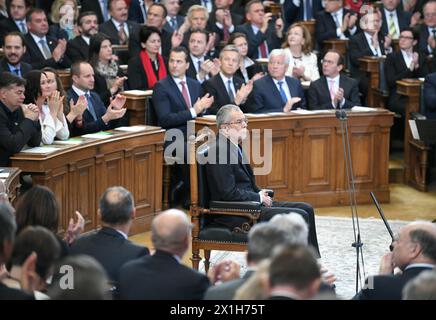 Le président autrichien Alexander Van der Bellen prête serment devant l'Assemblée fédérale au parlement de Vienne le 26 janvier 2017. Van der Bellen, 73 ans, a remporté de justesse un second tour contre Norbert Hofer du Parti de la liberté (FPOe) en mai, mais le parti anti-immigration a obtenu l'annulation du résultat en raison d'irrégularités de procédure. - 20170126 PD1813 - Rechteinfo : droits gérés (RM) Banque D'Images