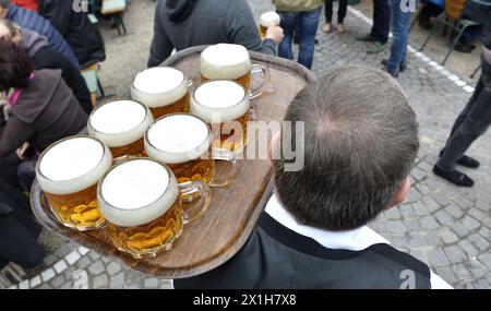 Schweizerhaus ouvre le café en plein air pour sa saison estivale à Vienne, Autriche, le 15 mars 2017. Le Schweizerhaus est un restaurant viennois, riche en tradition, qui est indissociablement lié au Prater, un grand espace public et parc à Leopoldstadt, le deuxième arrondissement de Vienne, la capitale autrichienne. - 20170315 PD2112 - Rechteinfo : droits gérés (RM) Banque D'Images