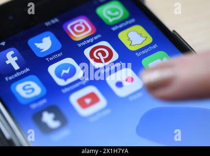 Icônes de médias sociaux de Facebook, Twitter, Instagram, WhatsApp, Skype, Messenger, Pinterest, Snapchat, tumblr, YouTube, Flickr et FaceTime, - 20170321 PD3128 - Rechteinfo : droits gérés (DG) Banque D'Images