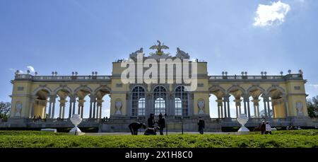 Gloriette dans le jardin du palais de Schönbrunn dans le 13ème arrondissement municipal de Vienne Hietzing le 24 avril 2017. Le palais de Schönbrunn est le plus grand château et l'un des biens culturels les plus importants et les plus populaires d'Autriche. Le palais ainsi que le parc du château font partie du patrimoine culturel mondial de l'UNESCO. - 20170424 PD10705 - Rechteinfo : droits gérés (RM) Banque D'Images