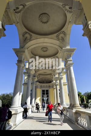 Gloriette dans le jardin du palais de Schönbrunn dans le 13ème arrondissement municipal de Vienne Hietzing le 24 avril 2017. Le palais de Schönbrunn est le plus grand château et l'un des biens culturels les plus importants et les plus populaires d'Autriche. Le palais ainsi que le parc du château font partie du patrimoine culturel mondial de l'UNESCO. - 20170424 PD10699 - Rechteinfo : droits gérés (RM) Banque D'Images