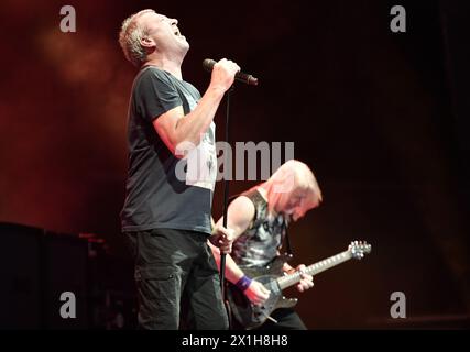 Deep Purple - le concert long Goodbye au Stadthalle de Vienne, Autriche, le 17 mai 2017. PHOTO : chanteur Ian Gillan et guitariste Steve Morse - 20170517 PD9466 - Rechteinfo : droits gérés (RM) Banque D'Images