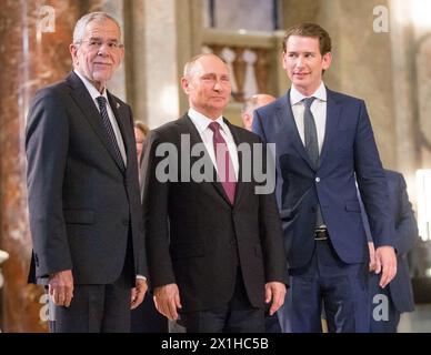 Le président russe Vladimir Poutine au Kunsthistorisches Museum de Vienne (Musée d'histoire de l'art) le 05 juin 2018. De gauche à droite : le président fédéral autrichien Alexander Van der Bellen, le président russe Vladimir Poutine, le chancelier fédéral autrichien Sebastian Kurz. - 20180605 PD6850 - Rechteinfo : droits gérés (RM) Banque D'Images