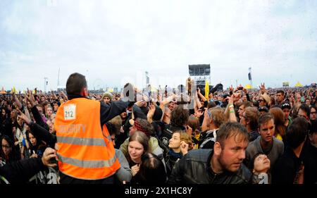 Festival Nova Rock 2018 à Nickelsdorf, Autriche, 14 juin 2017. L'événement se déroule du 14 au 17 juin 2018. PHOTO : visiteurs pendant le concert 'Stone Sour' de 'Blue Stage' - 20180614 PD8488 - Rechteinfo : droits gérés (RM) Banque D'Images