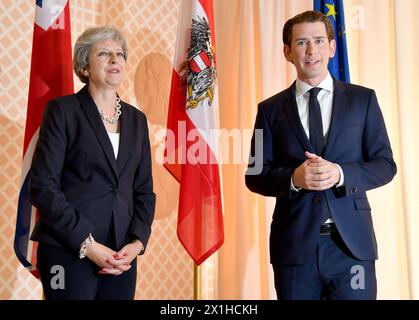 La première ministre britannique Theresa May et le chancelier autrichien Sebastian Kurz discutent lors d'une conférence de presse à Salzbourg, en Autriche, le vendredi 27 juillet 2018. - 20180727 PD3647 - Rechteinfo : droits gérés (RM) Banque D'Images