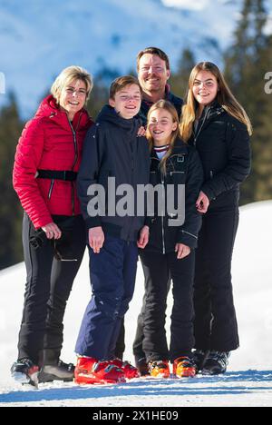 (LtoR) Princesse Laurentien, Prince Claus-Casimir, Prince Constantijn, Princesse Léonore et Princesse Éloise des pays-Bas lors de la conférence photo annuelle à Lech am Arlberg, Autriche, 25 février 2019. La famille royale néerlandaise y passe des vacances d'hiver depuis 1959. - 20190225 PD2846 - Rechteinfo : droits gérés (RM) Banque D'Images