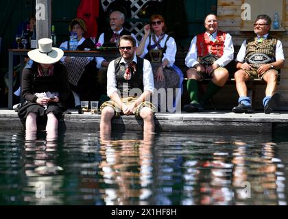 Dans Ausseerland - Salzkammergut, les narcissi en forme d'étoile blanche, sont en fleurs entre la mi-mai et la mi-juin, selon l'altitude. Narzissenfest, le plus grand festival de fleurs d'Autriche, a lieu à cette période chaque année. Le Narzissenfest aura lieu du 30 mai au 2 juin 2019. - 20190602 PD3144 - Rechteinfo : droits gérés (RM) Banque D'Images