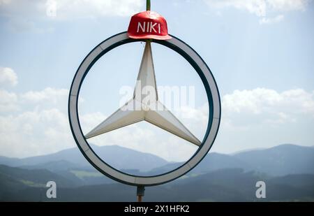 Fans de Mercedes au camping rendant hommage à Niki Lauda lors des préparatifs du Grand Prix FIA autrichien de formule 1 au Red Bull Ring à Spielberg, France, le 2019/06/27. - 20190627 PD3411 - Rechteinfo : droits gérés (RM) Banque D'Images