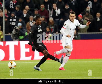 Enock Mwepu (FC Red Bull Salzburg/l) et Filip Kostic (SGE Eintracht Frankfurt/R) lors de la manche 32 de l'UEFA Europa League entre le RB Salzburg et l'Eintracht Frankfurt au Red Bull Arena le 28 février 2020 à Salzbourg, Autriche. - 20200228 PD8517 - Rechteinfo : droits gérés (RM) Banque D'Images