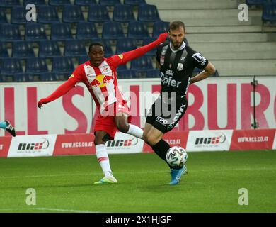 Enock Mwepu (FC Red Bull Salzburg/l) contre Petar Filipovic (LASK/R) Salzburg et LASK Linz à Salzbourg, Autriche, le 14 juin 2020. - 20200614 PD5056 - Rechteinfo : droits gérés (RM) Banque D'Images