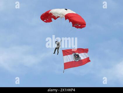 Cérémonie d'assermentation des nouvelles recrues des forces armées autrichiennes à Vienne à l'occasion de la fête nationale autrichienne le 26 octobre 2020. Dans l'image : parachutiste des forces armées autrichiennes - 20201026 PD1834 - Rechteinfo : droits gérés (RM) Banque D'Images