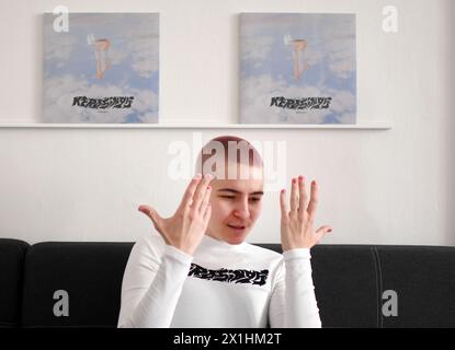 Le rappeur autrichien Kathrin Kolleritsch aka Kerosin95 lors d'une interview avec Austria presse Agentur à Vienne, Autriche, le 23 février 2021. - 20210223 PD14367 - Rechteinfo : droits gérés (RM) Banque D'Images