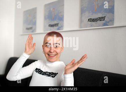 Le rappeur autrichien Kathrin Kolleritsch aka Kerosin95 lors d'une interview avec Austria presse Agentur à Vienne, Autriche, le 23 février 2021. - 20210223 PD14366 - Rechteinfo : droits gérés (RM) Banque D'Images