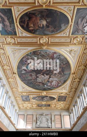 Feature - Académie des Beaux-Arts de Vienne (Akademie der bildenden Künste Wien) est une école d'art publique d'enseignement supérieur à Vienne, en Autriche. Photo le 14 juin 2021. Fresque au plafond - 20210614 PD13487 - Rechteinfo : droits gérés (RM) Banque D'Images