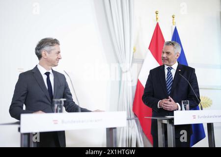 Le premier ministre slovène Robert Golob (à gauche) et le chancelier autrichien Karl Nehammer lors d'une conférence de presse lors de sa visite officielle en Autriche à Vienne, Autriche, le 13 juin 2023. - 20230613 PD2768 - Rechteinfo : droits gérés (RM) Banque D'Images