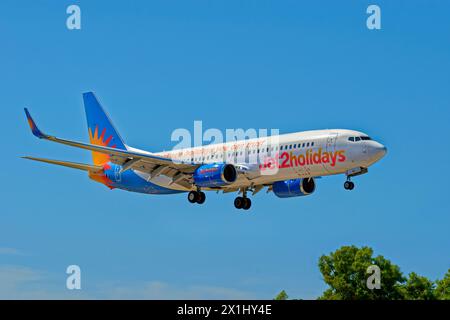 Jet2 jours fériés Boeing 737-8mg en approche finale. Banque D'Images