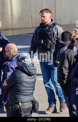 Scène d'action lors du tournage de la suite à succès de Netflix Tyler Rake - extraction à Vienne, Autriche, le 9 février 2022. PHOTO : Chris HEMSWORTH - 20220209 PD17193 - Rechteinfo : droits gérés (RM) Banque D'Images