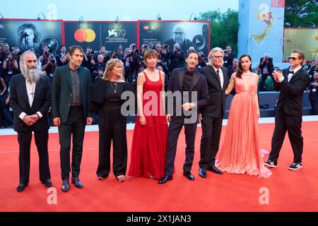 Copyright : Starpix/Alexander TUMA, 79e Festival du film de Venise à Venise, Italie, le 8 septembre 2022. Warren Ellis, Jeremy Kleiner, Dede Gardner, Julianne Nicholson, Adrien Brody, Andrew Dominik, Ana de Armas et Brad Pitt Premiere ' Blonde ' - 20220908 PD11206 - Rechteinfo : Rights Managed (RM) Banque D'Images