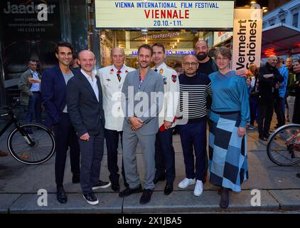 Copyright : Starpix/Alexander TUMA, Vienne International film Viennale 2022 - première de ' Eismayer ' au Gartenbau Kino à Vienne, Autriche, le 23 octobre 2022. Gerhard Liebermann, Luca Dimic, Charles Eismayer, David Wagner, Mario Falak, , Arash T. Riahi, Sabine Gruber - 20221023 PD24648 - Rechteinfo : droits gérés (RM) Banque D'Images