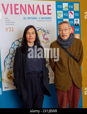 Copyright : Starpix/ Alexander TUMA, Festival international du film de Vienne - Viennale 2022 - Gala au Gartenbau Kino à Vienne, Autriche, le 1er novembre 2022. EVA SANGIORGI, , Hong SANGSOO - 20221101 PD9835 - Rechteinfo : droits gérés (RM) Banque D'Images