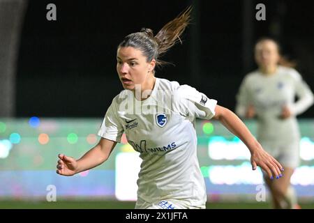 Oostakker, Belgique. 16 avril 2024. Luna Vanzeir (30) de Genk photographiée lors d'un match de football féminin entre AA Gent Ladies et KRC Genk Ladies le 4ème jour de match dans le match 1 de la saison 2023 - 2024 de la Super League belge Lotto Womens, le mercredi 16 avril 2024 à Oostakker, BELGIQUE . Crédit : Sportpix/Alamy Live News Banque D'Images