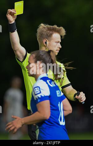Oostakker, Belgique. 16 avril 2024. L'arbitre Lauren Cools photographiée lors d'un match de football féminin entre AA Gent Ladies et KRC Genk Ladies le 4ème jour de match dans le match 1 de la saison 2023 - 2024 du Belgian Lotto Womens Super League, le mercredi 16 avril 2024 à Oostakker, BELGIQUE . Crédit : Sportpix/Alamy Live News Banque D'Images