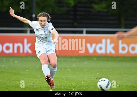 Oostakker, Belgique. 16 avril 2024. Gwyneth Vanaenrode (5) de Genk photographiée lors d'un match de football féminin entre AA Gent Ladies et KRC Genk Ladies lors de la 4ème journée de match dans le match 1 de la saison 2023 - 2024 de la Super League belge Lotto Womens, le mercredi 16 avril 2024 à Oostakker, BELGIQUE . Crédit : Sportpix/Alamy Live News Banque D'Images