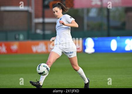 Oostakker, Belgique. 16 avril 2024. Gwen Duijsters (13 ans) de Genk photographiée lors d'un match de football féminin entre AA Gent Ladies et KRC Genk Ladies le 4ème jour de match dans le match 1 de la saison 2023 - 2024 de Belgian Lotto Womens Super League, le mercredi 16 avril 2024 à Oostakker, BELGIQUE . Crédit : Sportpix/Alamy Live News Banque D'Images