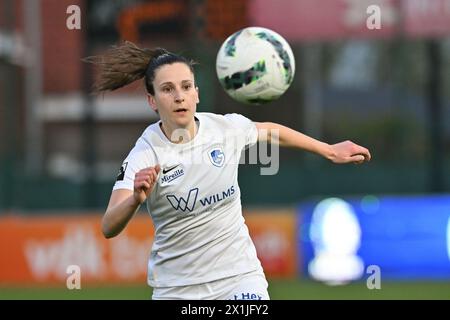 Oostakker, Belgique. 16 avril 2024. Gwen Duijsters (13 ans) de Genk photographiée lors d'un match de football féminin entre AA Gent Ladies et KRC Genk Ladies le 4ème jour de match dans le match 1 de la saison 2023 - 2024 de Belgian Lotto Womens Super League, le mercredi 16 avril 2024 à Oostakker, BELGIQUE . Crédit : Sportpix/Alamy Live News Banque D'Images