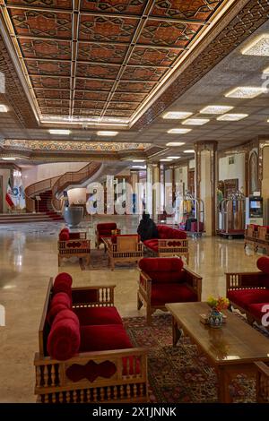 Lobby de l'hôtel Abbasi, manoir persan traditionnel vieux de 300 ans transformé en hôtel. Ispahan, Iran. Banque D'Images