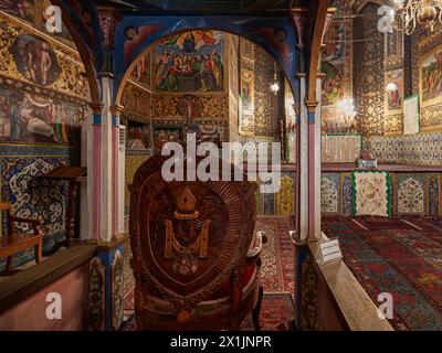 Le siège de l'archevêque dans la cathédrale Saint-Sauveur du XVIIe siècle (cathédrale Vank) dans la Nouvelle Julfa, quartier arménien d'Ispahan, Iran. Banque D'Images