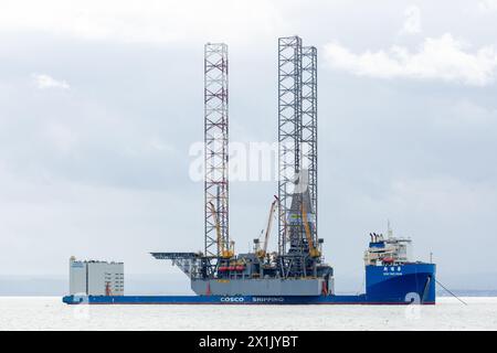 MV Xin Guang Hua est un navire semi-submersible de transport lourd exploité par COSCO Shipping Banque D'Images