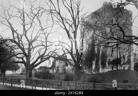 Une vue du château de Porchester, près de Portsmouth, photographie originale de S. Cribb de Southsea. Initialement imprimé et publié pour la Portsmouth and Southsea Improvement Association, c1924. Banque D'Images