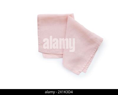 Serviette de cuisine en lin rose vue de dessus isolée sur fond blanc. Tissu plié pour maquette avec espace texte Banque D'Images