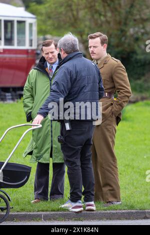 Arcliffe, Yorkshire du Nord. 17 avril 2024. L'acteur Callum Woodhouse est repéré sur le plateau de toutes les créatures grandes et petites. Il a été absent pendant la série 4 mais a été vu filmer sur place dans les Yorkshire Dales aux côtés des co-stars Nicholas Ralph (James Herriot) et Rachel Shenton (Helen Herriot). Il porte maintenant une moustache et un uniforme militaire. © Tom Holmes Photography / Alamy Live News. Banque D'Images