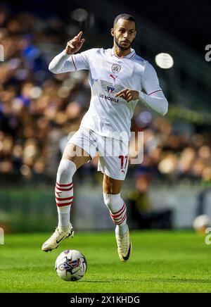 Barnsley's Barry Cotter lors du match de Sky Bet League One à Fratton Park, Portsmouth. Date de la photo : mardi 16 avril 2024. Banque D'Images