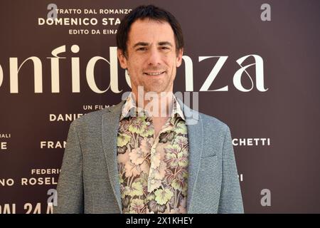 Roma, Latium. 17 avril 2024. Elio Germano assiste à Photocall Movie Confidenza Rome (Italie), 17 avril 2024 AllShotLive Credit : Sipa USA/Alamy Live News Banque D'Images