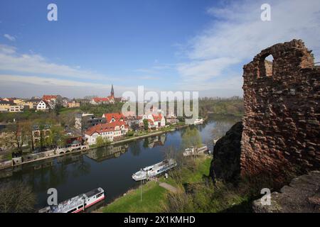 Vue sur la rivière Saale depuis le château de Giebichenstein à Halle - Saale, Saxe Anhalt - Allemagne Banque D'Images