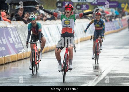 De ronde van Vlaanderen WE(Tour de Flandre), Belgique. Elisa Longo Borghini, championne italienne du Lidl-Trek, célèbre la victoire d'Anvers à Oudenaarde Banque D'Images