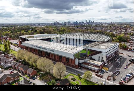 Une vue prise depuis un drone de Villa Park à Birmingham, domicile de l'Aston Villa Football Club. Date de la photo : mercredi 17 avril 2024. Banque D'Images