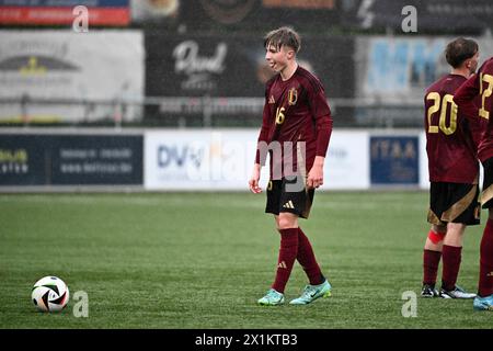 Bilzen, Belgique. 17 avril 2024. Yano Verheyden, de Belgique, photographié après un match amical de football entre les équipes nationales de Belgique et des pays-Bas de moins de 17 futures le mercredi 17 avril 2024 à Bilzen, Belgique . Crédit : Sportpix/Alamy Live News Banque D'Images