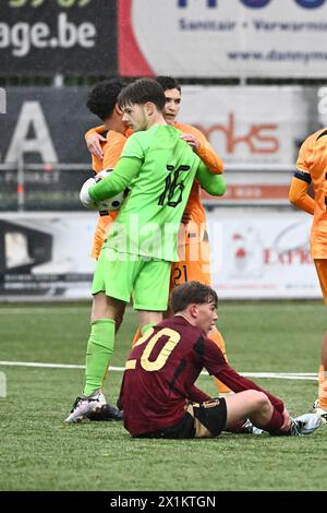 Bilzen, Belgique. 17 avril 2024. François Cormann, de Belgique, semble abattu après un match amical de football entre les équipes nationales de Belgique et des pays-Bas de moins de 17 futures le mercredi 17 avril 2024 à Bilzen, Belgique . Crédit : Sportpix/Alamy Live News Banque D'Images