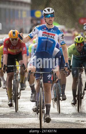 ZScheldeprijs, Belgique. Soudal Quick - Tim Merlier de Step célèbre sa victoire à Scheldeprijs après avoir battu Jasper Philipsen et Dylan Groenewegen au classement Banque D'Images