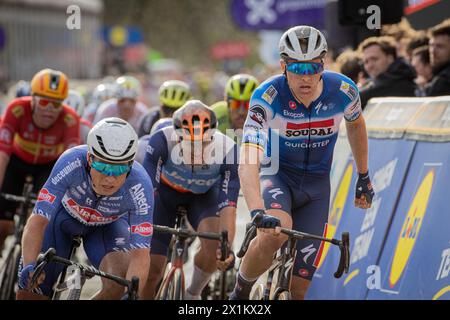 ZScheldeprijs, Belgique. Soudal Quick - Tim Merlier de Step célèbre sa victoire à Scheldeprijs après avoir battu Jasper Philipsen et Dylan Groenewegen au classement Banque D'Images