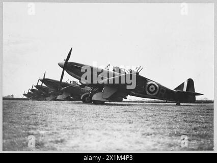 Boulton Paul Defiants du No. 264 Squadron sont photographiés à Kirton à Lindsey, Lincolnshire, en août 1940, représentant les opérations de chasse de la RAF pendant la bataille d'Angleterre. Banque D'Images