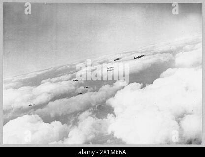 Hawker Hurricanes du No.85 Squadron volant en formation pendant la bataille d'Angleterre, octobre 1940. Banque D'Images