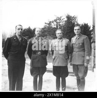 Le maréchal Alexander rencontre le maréchal Tito avec le major-général Lemnitzer et le partisan-général Iojanovic au Palais Blanc de l'armée britannique. Banque D'Images