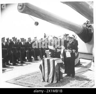 TRANSFERT DU SOUS-MARIN BRITANNIQUE À LA ROYAL HELLENIC NAVY - L'amiral Voulgaris prononce un discours à bord de l'AVEROF, British Army Banque D'Images