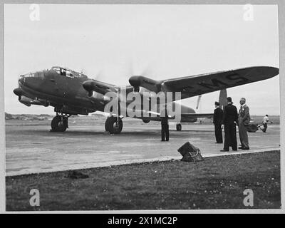 BRITISH'S CIVIL AIRWAYS EN GUERRE : pour l'histoire voir CH.14313 - photo (publiée en 1945) montre - Un avion Lancaster de TRANS-Canada Airlines arrivant à l'aéroport de Prestwick après un vol d'Ontreal, Canada, Royal Air Force Banque D'Images